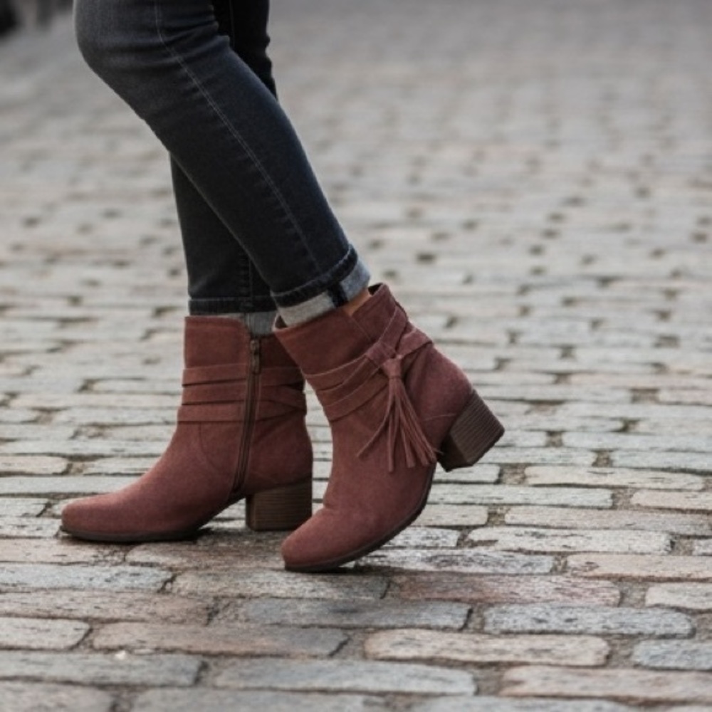 Koolaburra BY UGG suede boots woman’s size 7.5 (d112)